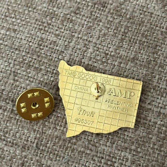 Vintage 2000 Sydney Australia Olympics Torch Relay AMP Sponsor Gold Pin - Picture 2 of 2